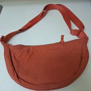 NYLON CROSSBODY BAG.